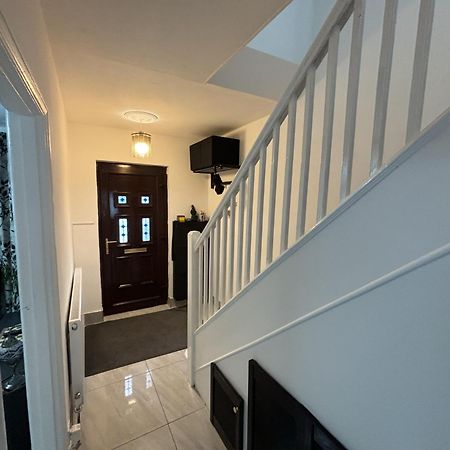Charming And Cosy London Home, Garden, Parking & Family Fun Mitcham Exterior foto