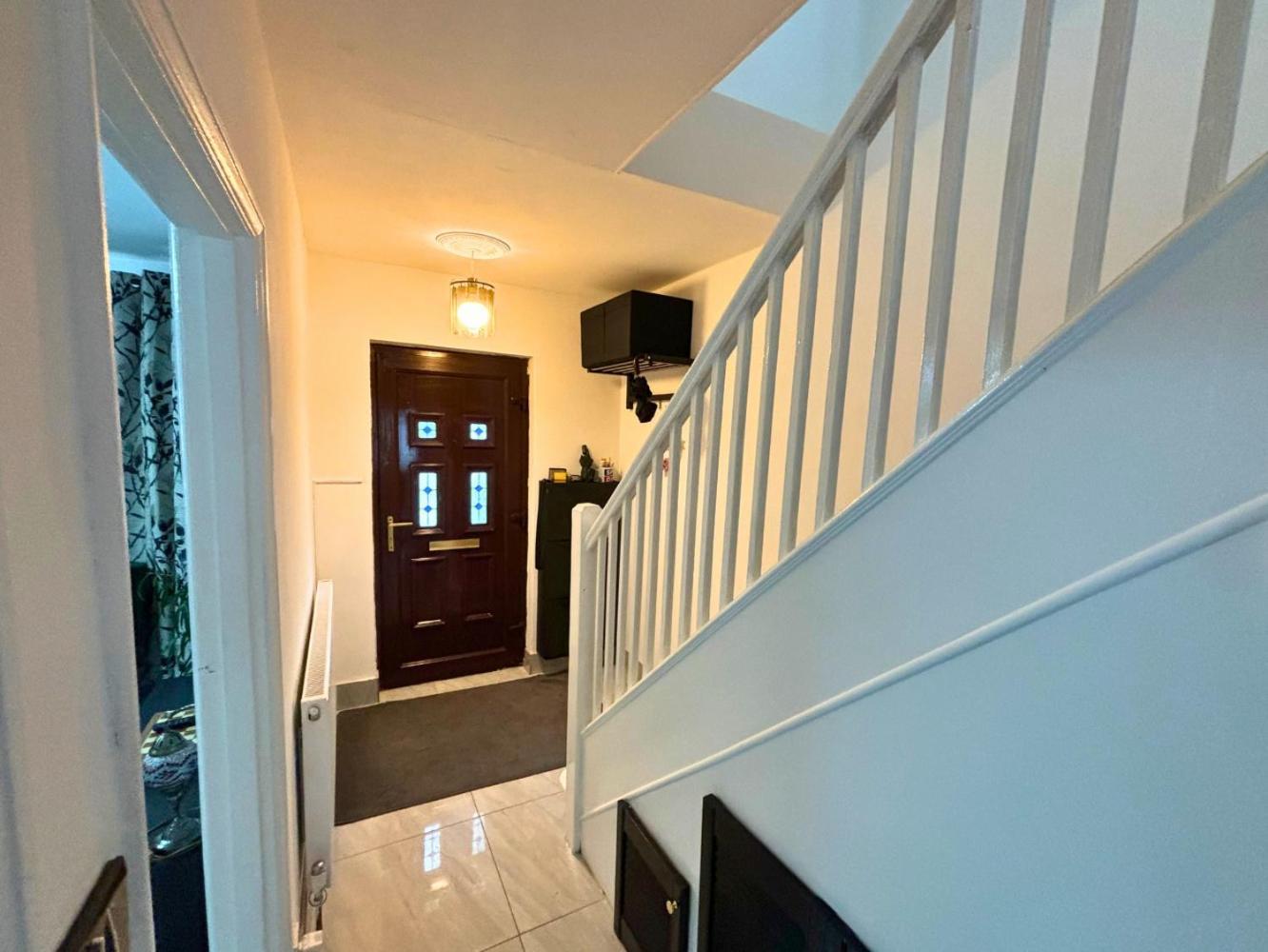 Charming And Cosy London Home, Garden, Parking & Family Fun Mitcham Exterior foto