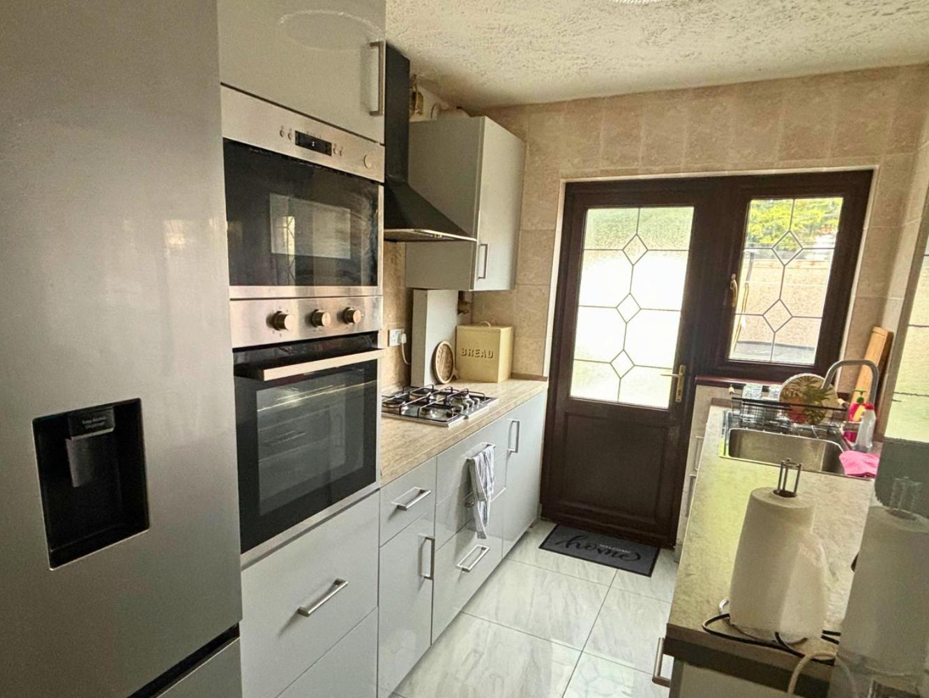Charming And Cosy London Home, Garden, Parking & Family Fun Mitcham Exterior foto